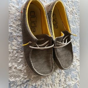 Hey Dude Boys shoes Youth Size 6